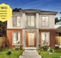 NEW Inner Melb Luxury Modern Grand Holiday House - Great Location Wifi Parking - Accommodation in Brisbane