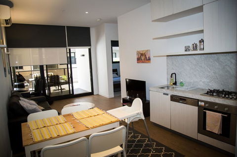 North Melbourne Getaway - Close To CBD - Accommodation in Brisbane 2