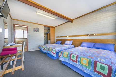 Nullarbor Roadhouse - Accommodation in Brisbane 1