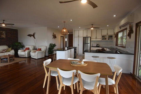 Ocean Breeze - Accommodation in Brisbane 3