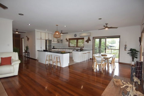 Ocean Breeze - Accommodation in Brisbane 2