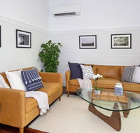 Ocean Mist Cottage - across from pet friendly beach - Accommodation in Brisbane