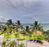 Ocean View Studios 75 The Strand Free Fast Wifi/Foxtel - Accommodation in Brisbane
