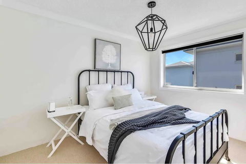 Ocean Views On Barnhill - Accommodation in Brisbane 2