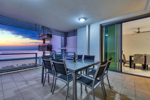 Oceana Darwin Central Oceanfront 3 Bedroom 2 Lounge Room Pool Gym Tennis Court Sleeps 9 - Accommodation in Brisbane 2