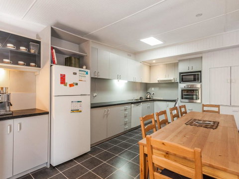 OCEANS 12 - ANGLESEA - Accommodation in Brisbane 3