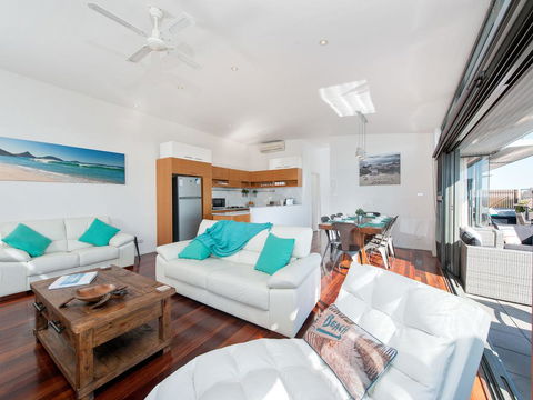 One Mile Cl, Townhouse 22, 26, The Deckhouse - Accommodation in Brisbane 1