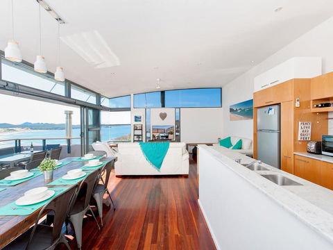 One Mile Cl, Townhouse 22, 26, The Deckhouse - Accommodation in Brisbane 3