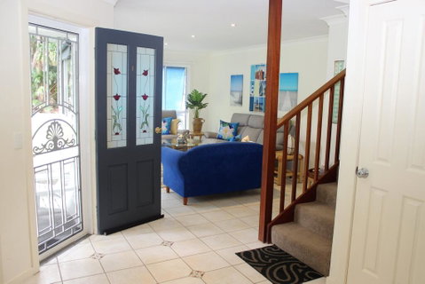 PACIFIC PALMS - Accommodation in Brisbane 0