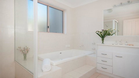 Pacific Rose - Winter Holiday Special - Accommodation in Brisbane 1