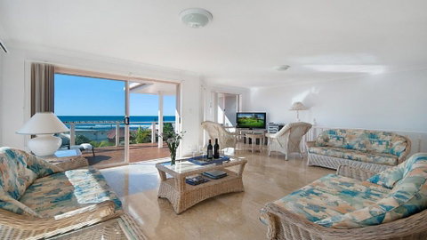 Pacific Rose - Winter Holiday Special - Accommodation in Brisbane 2
