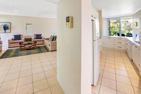 Paringa  -  Private Beachfront Apartments - Accommodation in Brisbane 2