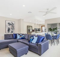Park Avenue Luxe Townhouse Brand New Sleeps 9 - Accommodation in Brisbane