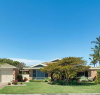 Pebbles by the beach at Fingal bay - Accommodation in Brisbane