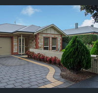 Perfect Location Central Modern Cottage - Free WiFi - Accommodation in Brisbane