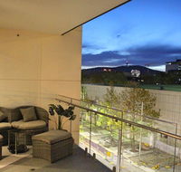 Perfectly Located Modern Apartment - Canberra CBD - Accommodation in Brisbane