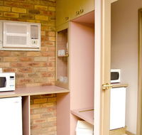 Pines Country Club Motor Inn - Accommodation in Brisbane
