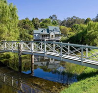 PLUM TREE COTTAGE - spa cottage with woodfire - Accommodation in Brisbane