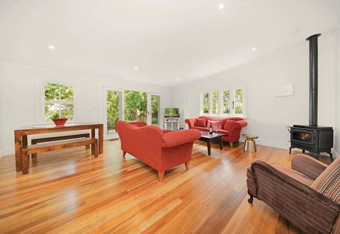 Poet's Cottage - Fireplace, Close To Treks - Accommodation in Brisbane 0