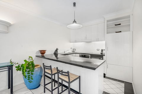 Poolside Apt In Alamanda Beachfront Resort (77) - Accommodation in Brisbane 2