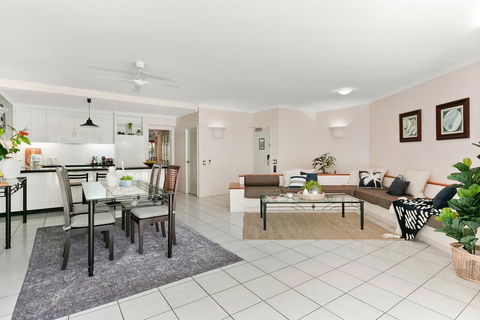 Poolside Apt. In Alamanda Beachfront Resort (54) - Accommodation in Brisbane 3