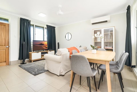 Private Pool, Big Backyard, Aircon - Paradise! - Accommodation in Brisbane 1