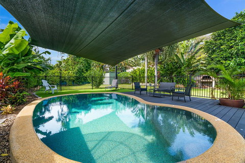 Private Pool, Big Backyard, Aircon - Paradise! - Accommodation in Brisbane 0