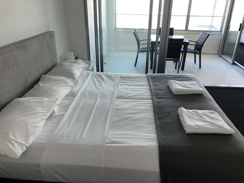 Q1 1 Bedroom Apartment On 30th Floor - Accommodation in Brisbane 3
