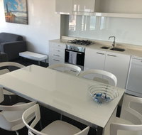 Q1 1 Bedroom apartment on 30th floor - Accommodation in Brisbane
