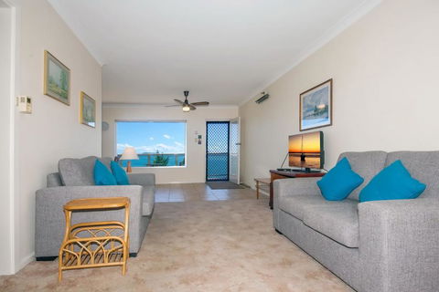 Quarterdeck, Unit 3/12 Magnus Street - Accommodation in Brisbane 1