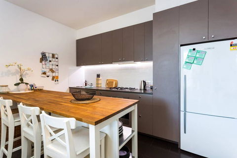 Queen Vic' Market, Trams, Shopping + Parking - Accommodation in Brisbane 1