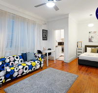 Quiet Art Deco - Cafe Central - Accommodation in Brisbane