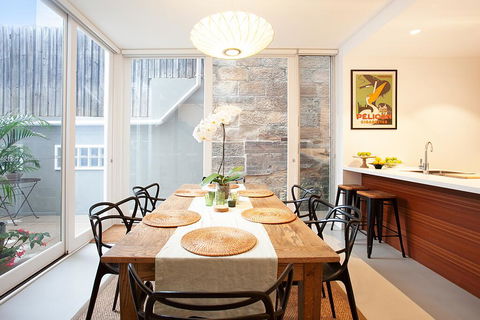 Quiet Family Home With Garden Courtyard Near Cafes - Accommodation in Brisbane 1
