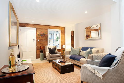 Quiet Family Home With Garden Courtyard Near Cafes - Accommodation in Brisbane 2
