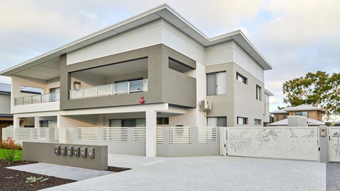 Quiet Garden City Unit - Free WiFi & Parking - Accommodation in Brisbane 2