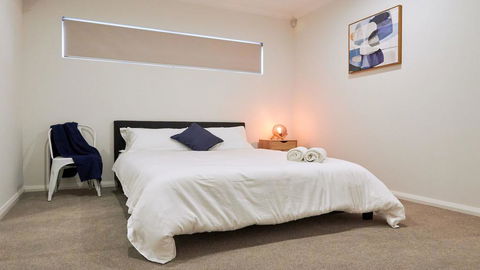 Quiet Garden City Unit - Free WiFi & Parking - Accommodation in Brisbane 3