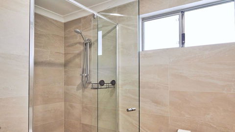 Quiet Large Balcony Living - Accommodation in Brisbane 3
