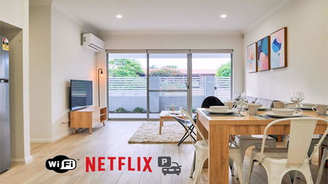 Quiet Large Balcony Living - Accommodation in Brisbane 0