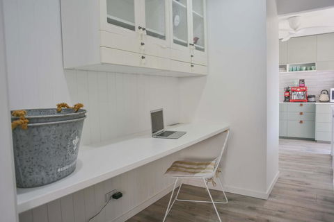 Quiet Pet Friendly Home 3 Houses To Beach Entry With Private Pool Walk To Shops - Accommodation in Brisbane 3