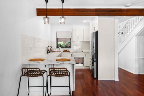 Quiet Waterfront Retreat In Family Neighbourhood - Accommodation in Brisbane 1