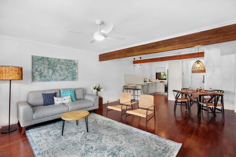 Quiet Waterfront Retreat In Family Neighbourhood - Accommodation in Brisbane 0