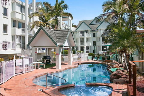 RAINBOW BAY 3 Bed Ocean Views & SPA On Roof Terrace - Accommodation in Brisbane 1