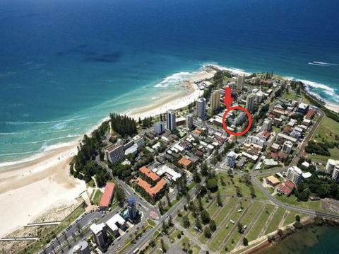 RAINBOW BAY 3 Bed Ocean Views & SPA On Roof Terrace - Accommodation in Brisbane 2