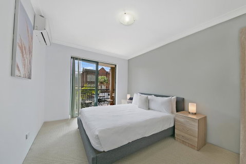 REDFERN 3 BEDROOM APARTMENT FREE PARKING WALK TO CENTRAL STATION NRE187 - Accommodation in Brisbane 3