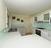 Reef Close 1/2 - Accommodation in Brisbane