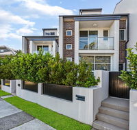Relax in a Spacious  Modern Townhouse in Asquith - Accommodation in Brisbane
