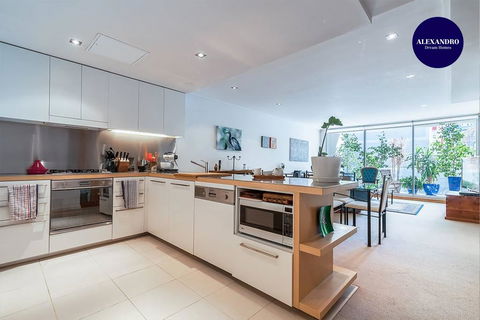 Relaxed Apartment In Camperdown - Accommodation in Brisbane 0