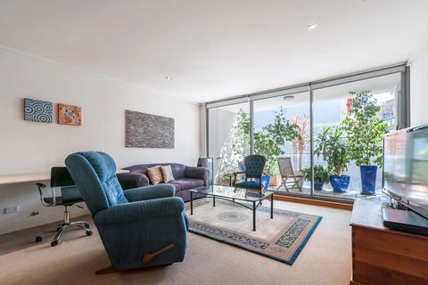 Relaxed Apartment In Camperdown - Accommodation in Brisbane 2