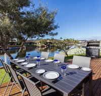 Relaxing Waterfront Property in Quiet Location - Accommodation in Brisbane