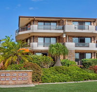 Renas Court Unit 1 - Little Street Lakefront - Accommodation in Brisbane